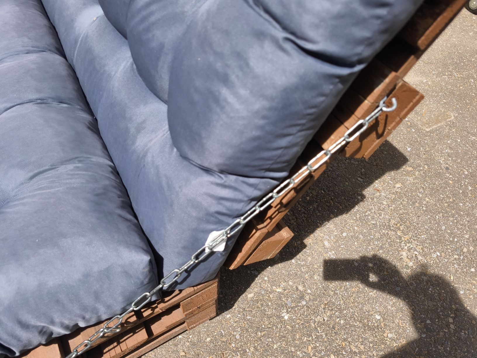 Divani: cooles Paletensofa mit Fussteil mit Polstern und Raedern – Usato da Göschenen venduto da kai_9ppg 3