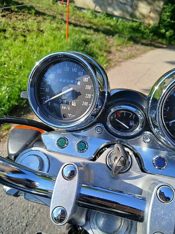 Strada: Suzuki GSX 750 – Usato da Necker venduto da Tw90 3