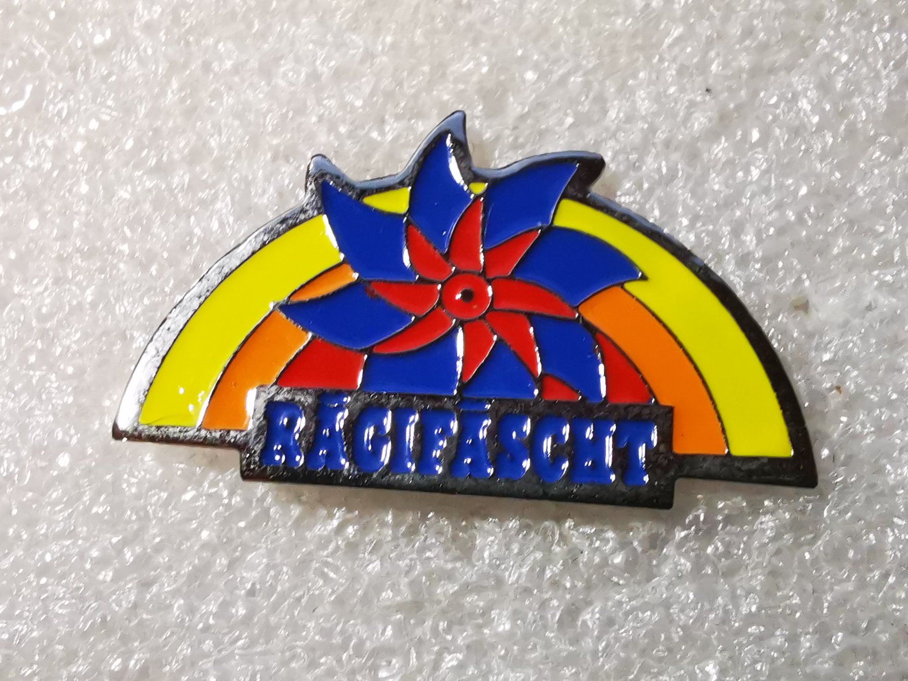 Placchette & Badge: Ansteckpin 23: Rägifäscht – Usato da Oppligen venduto da Pin-Fall-Shop
