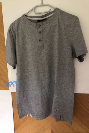 1 T-shirt, 1 polo, 1 short H. Watson's gris XL 56 bon etat