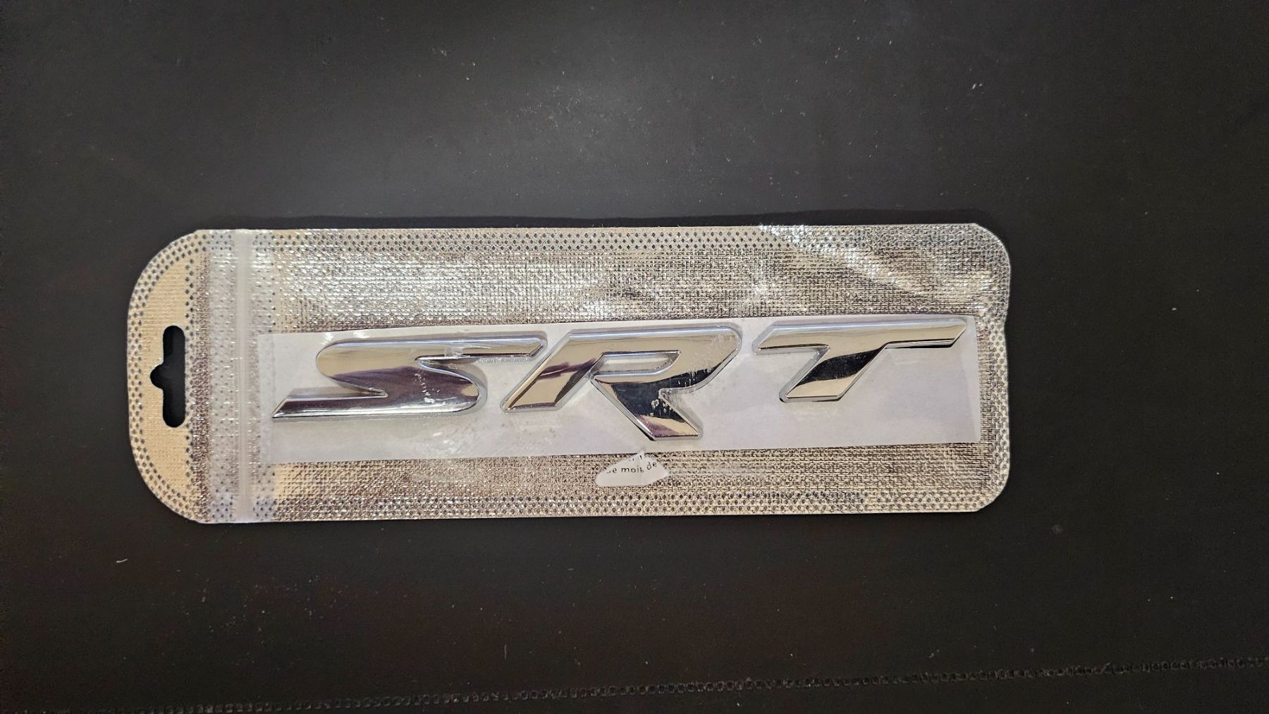 Tutti pezzi di ricambio auto: SRT Emblem Metall Aufkleber – Nuovo e nell'imballaggio originale da Escholzmatt venduto da Lagano 1