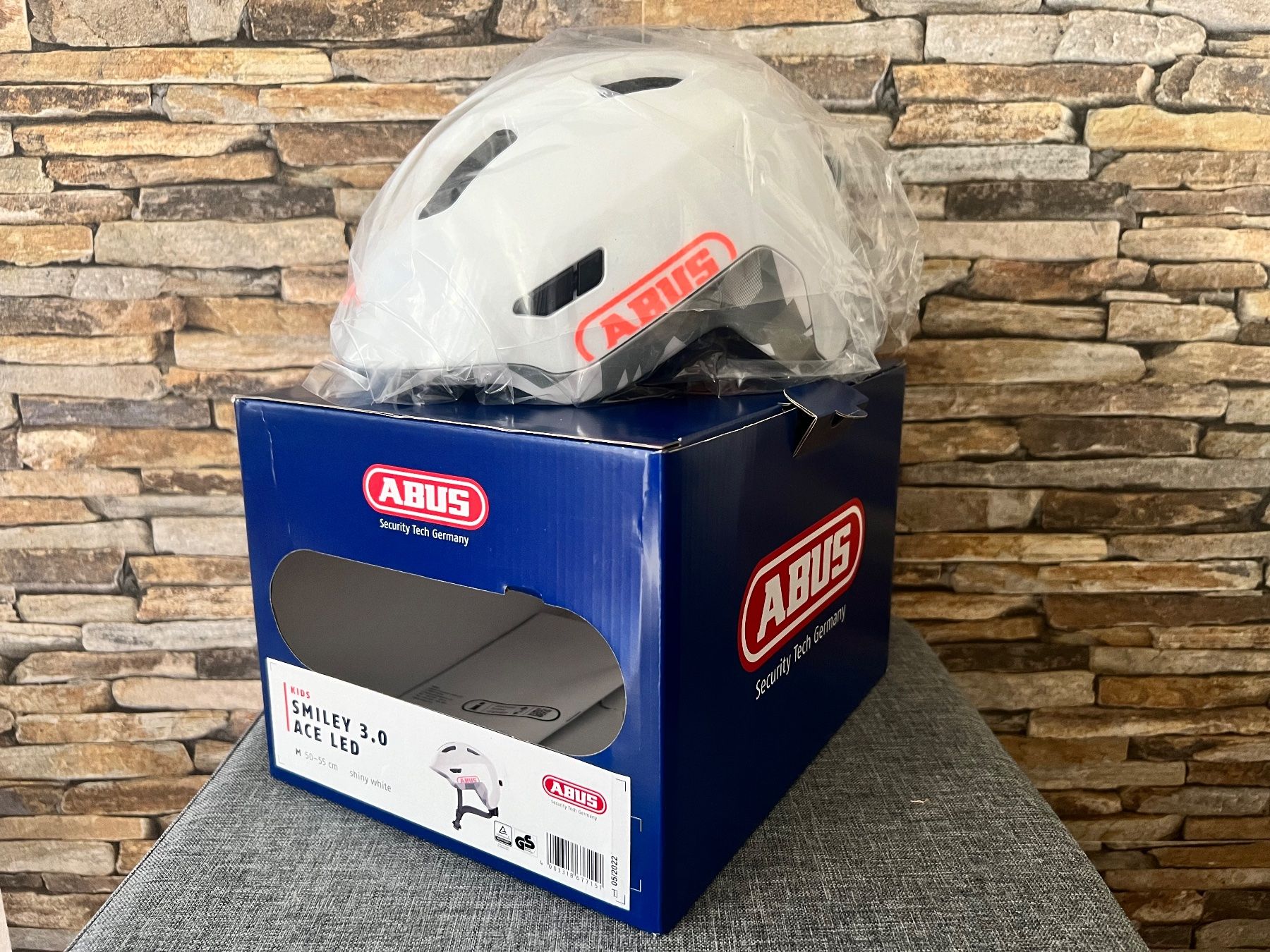 Caschi: Abus Smiley 3.0 ACE LED 50 - 55 cm – Nuovo e nell'imballaggio originale da Bern venduto da No1e 4