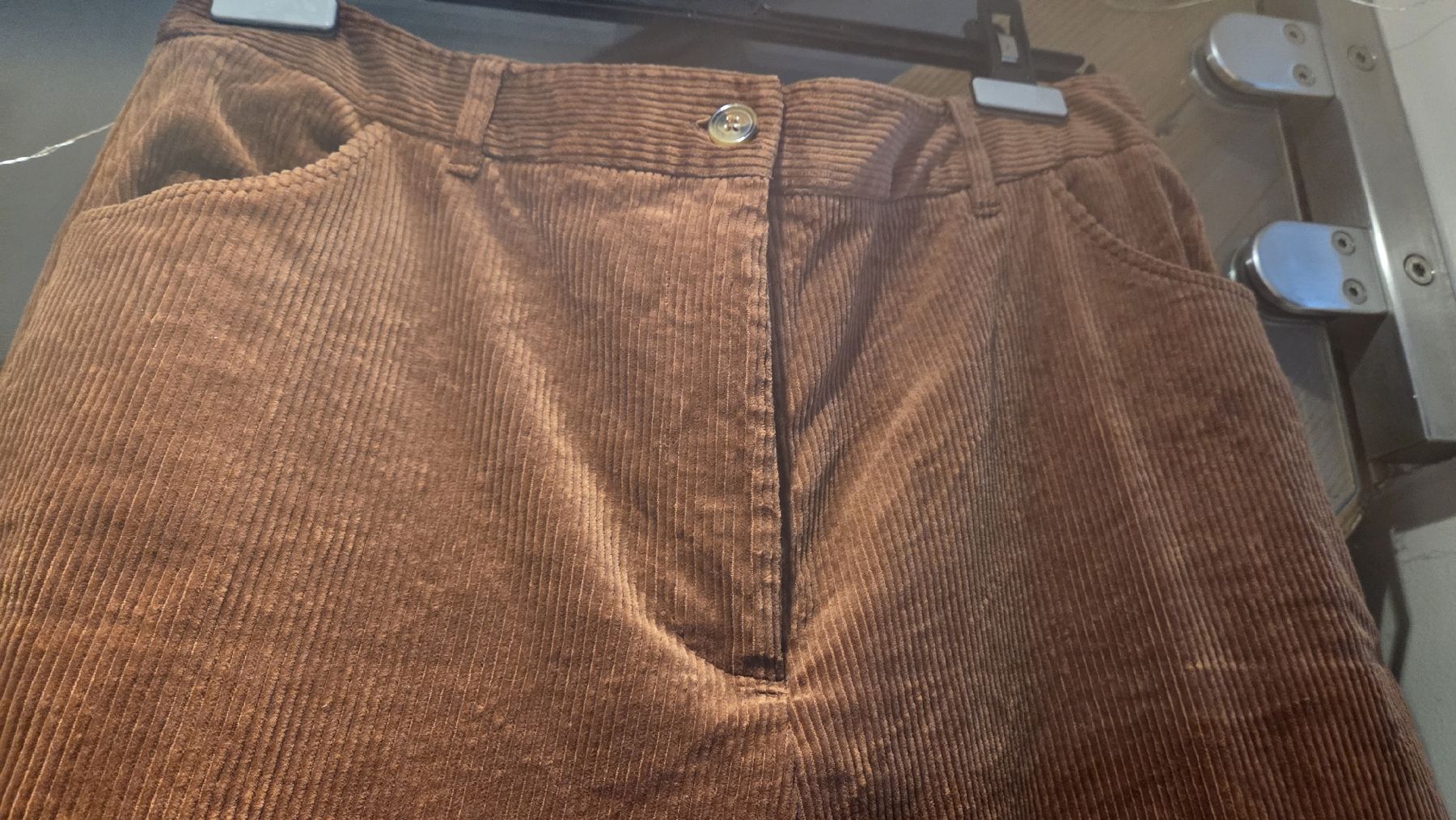 King Louie Pantaloni: Braune Cordhose, Grösse 42 – Nuovo (secondo la descrizione) da Winterthur venduto da sandi99