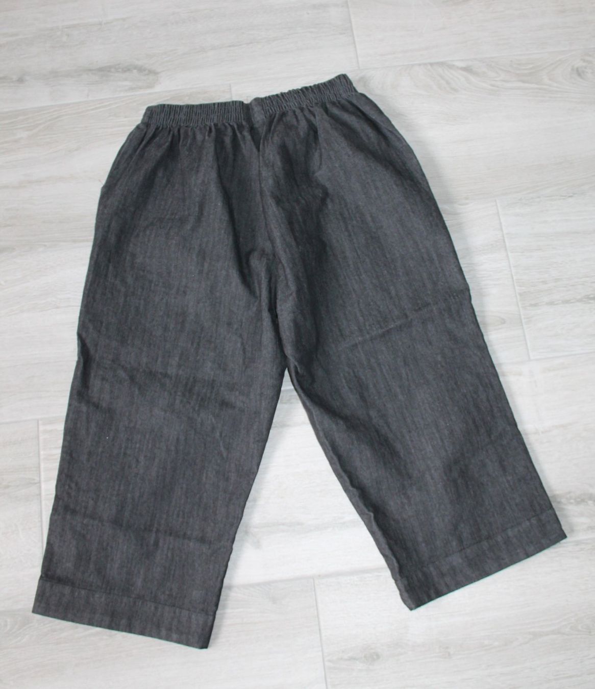 Pantaloni: Pantacourt taille L – Usato da Chez-le-Bart venduto da jasse 2