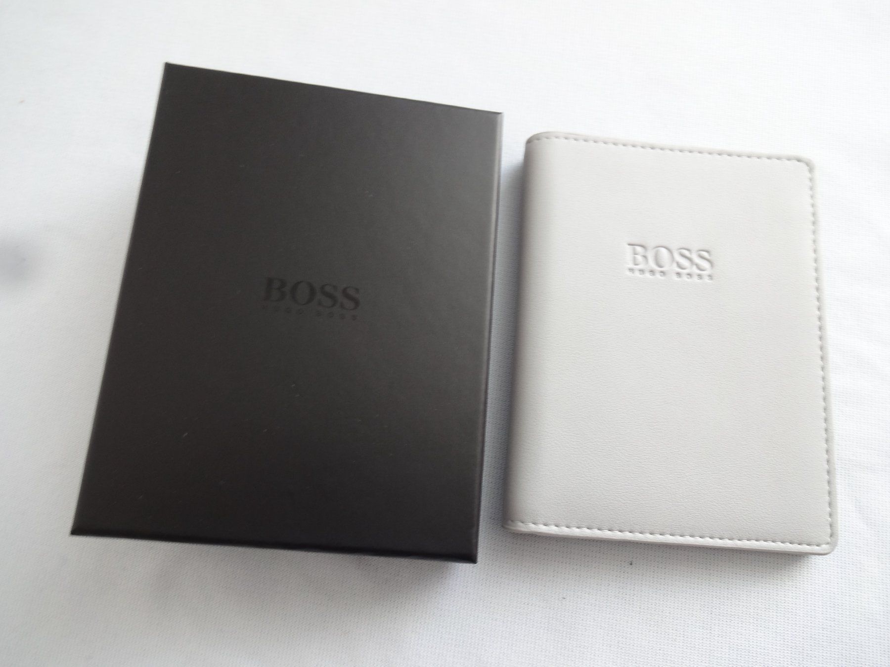Hugo Boss Cover & Protezioni schermo: "" BOOS "" Portemonnaie – Nuovo e nell'imballaggio originale da Bronschhofen venduto da Xena37