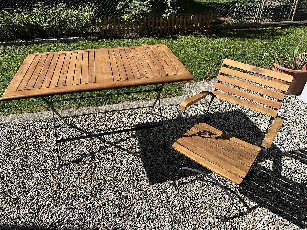 Set di tavolo e panche: Gartentisch mit 4 Stühlen, Holz-Metall – Usato da Sirnach venduto da Clanso