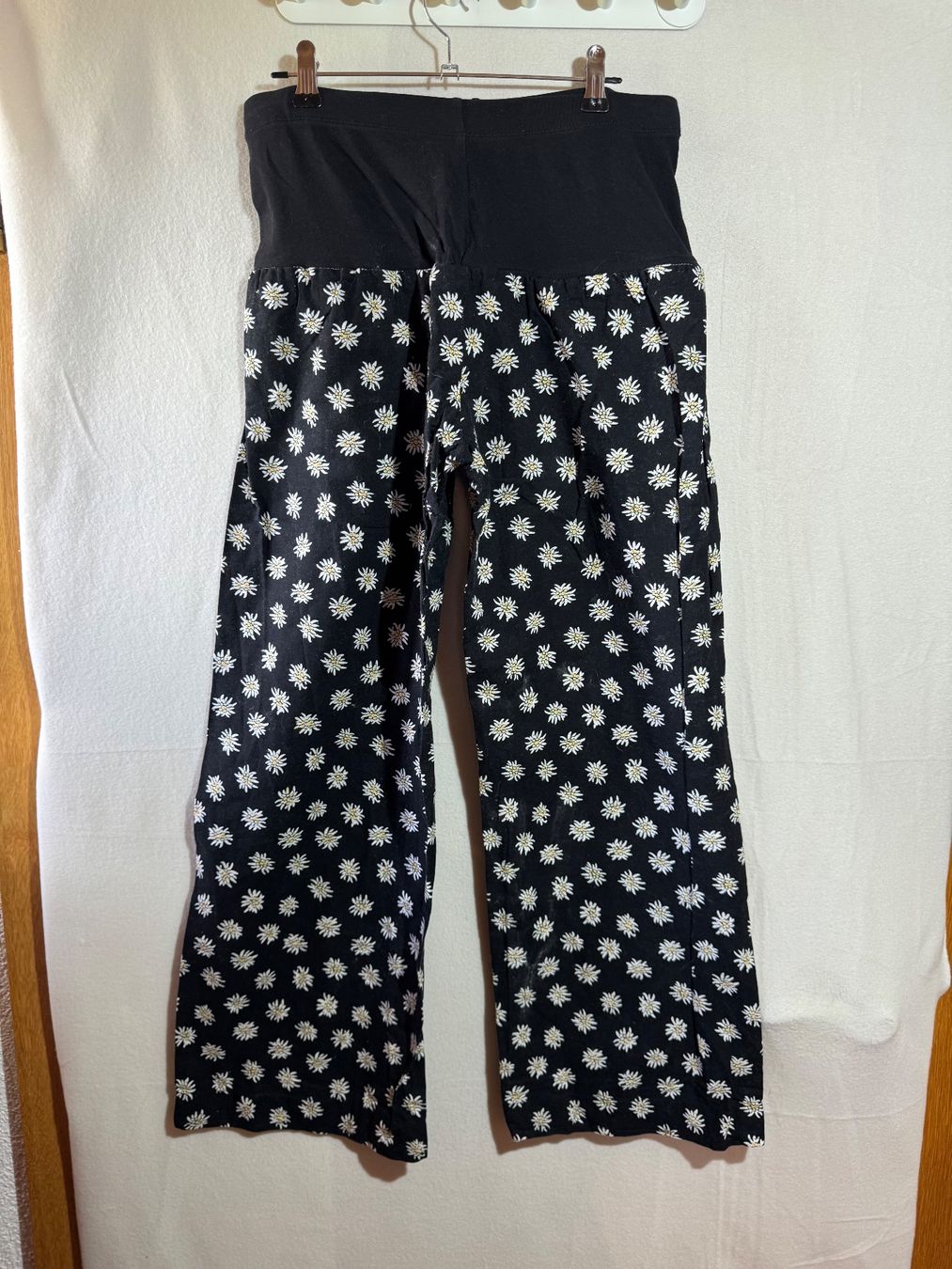 C&A Pantaloni: Stoffhose mit Edelweiss von C&A Gr. S – Usato da Grosswangen venduto da SALE_SALE_SALE 2