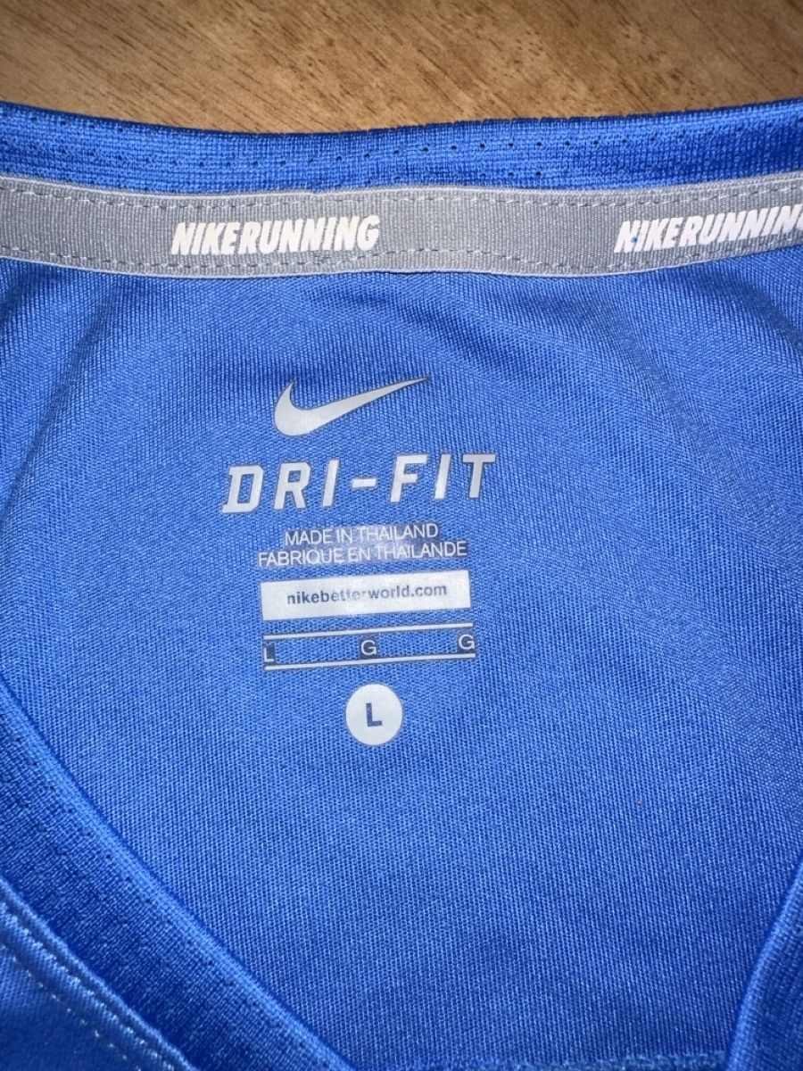 Nike T-shirt: Nike Dri-FIT T-Shirt, hellblau, Grösse L – Usato da Heiden venduto da fam_797q 1