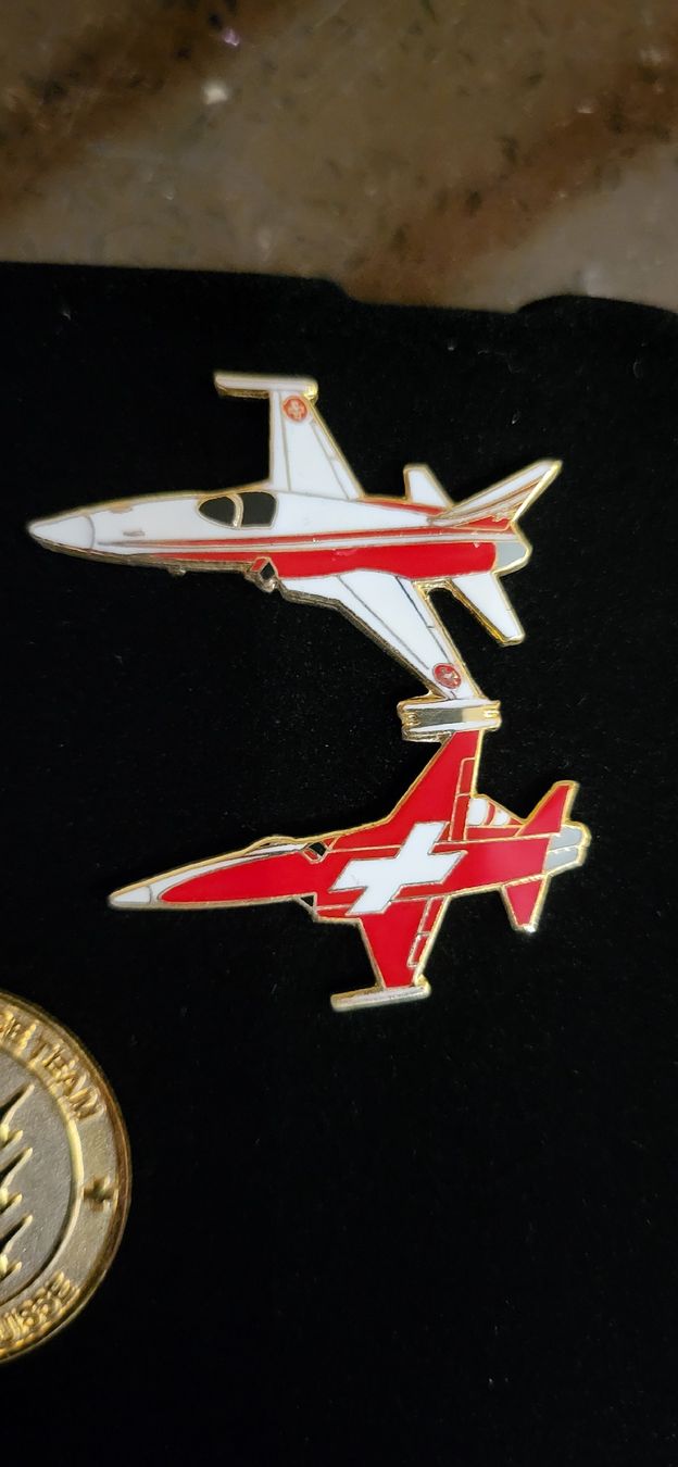 Spille & Fermagli: patrouille suisse pins – Nuovo (secondo la descrizione) da Camignolo venduto da Hakunamat5 4