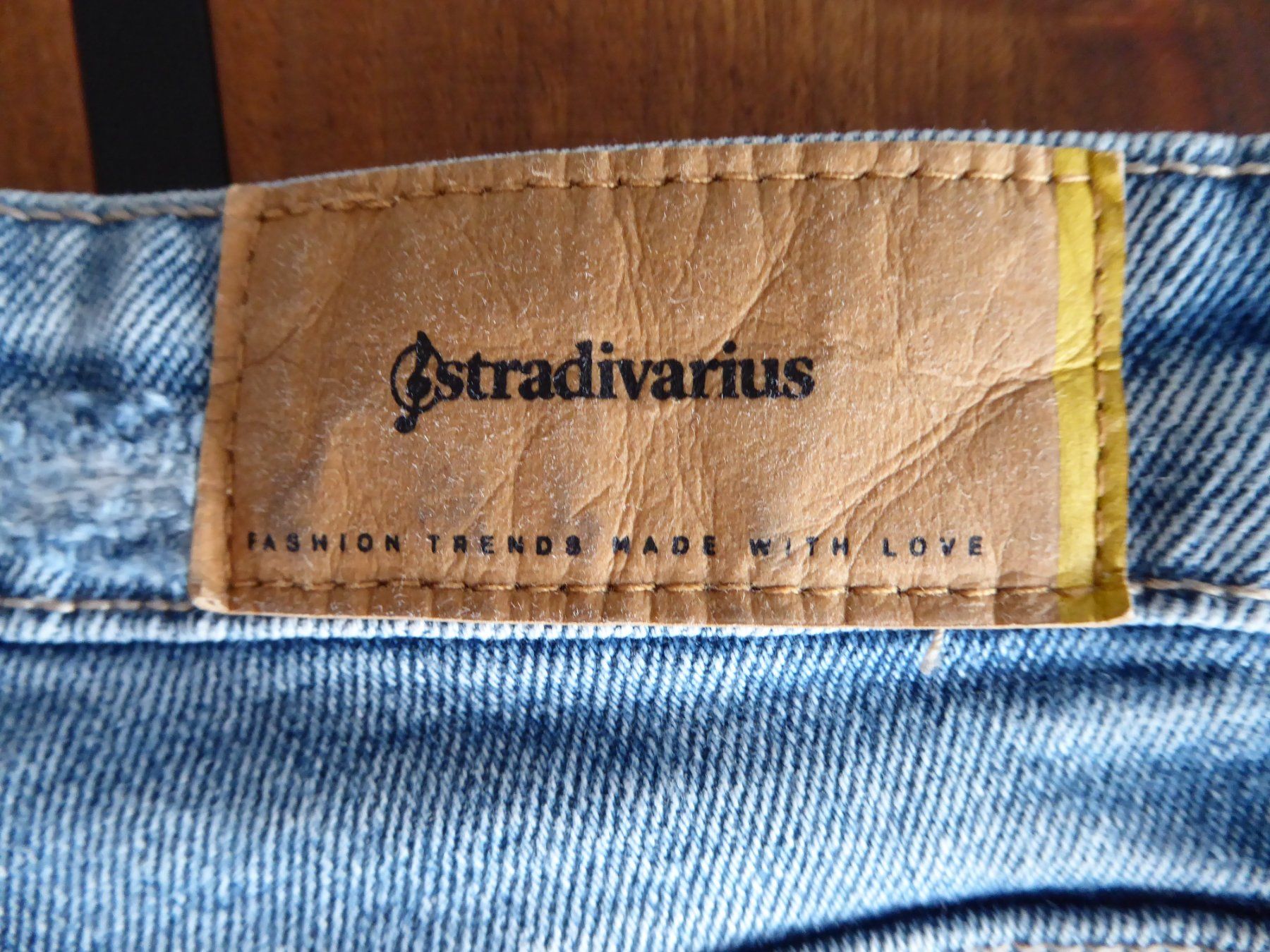 Stradivarius Lotti di vestiti: Jeans Mom Slim blau Size 34 + Pullover grau XS Stradivarius – Usato da Entlebuch venduto da roma6370 6