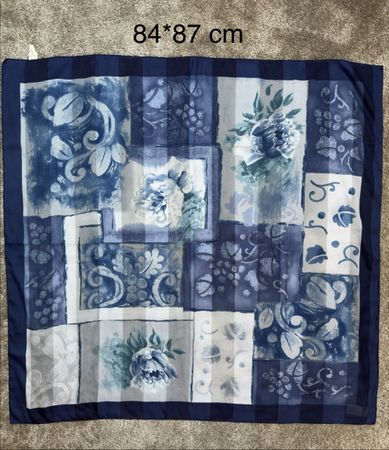 Foulard vintage en polyester 84x87