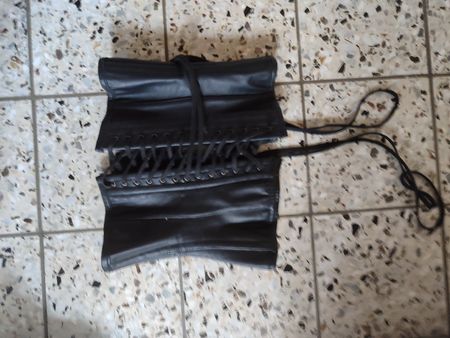 Schwarzes Leder-Korsett, Grösse 61 cm, Top Zustand!