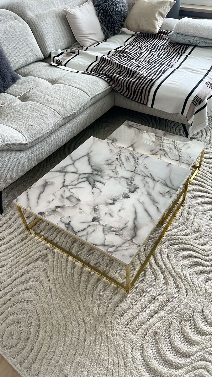 Tische: Marmor-Look Couchtisch mit Goldrahmen – Gebraucht aus Richterswil von ang_2vks