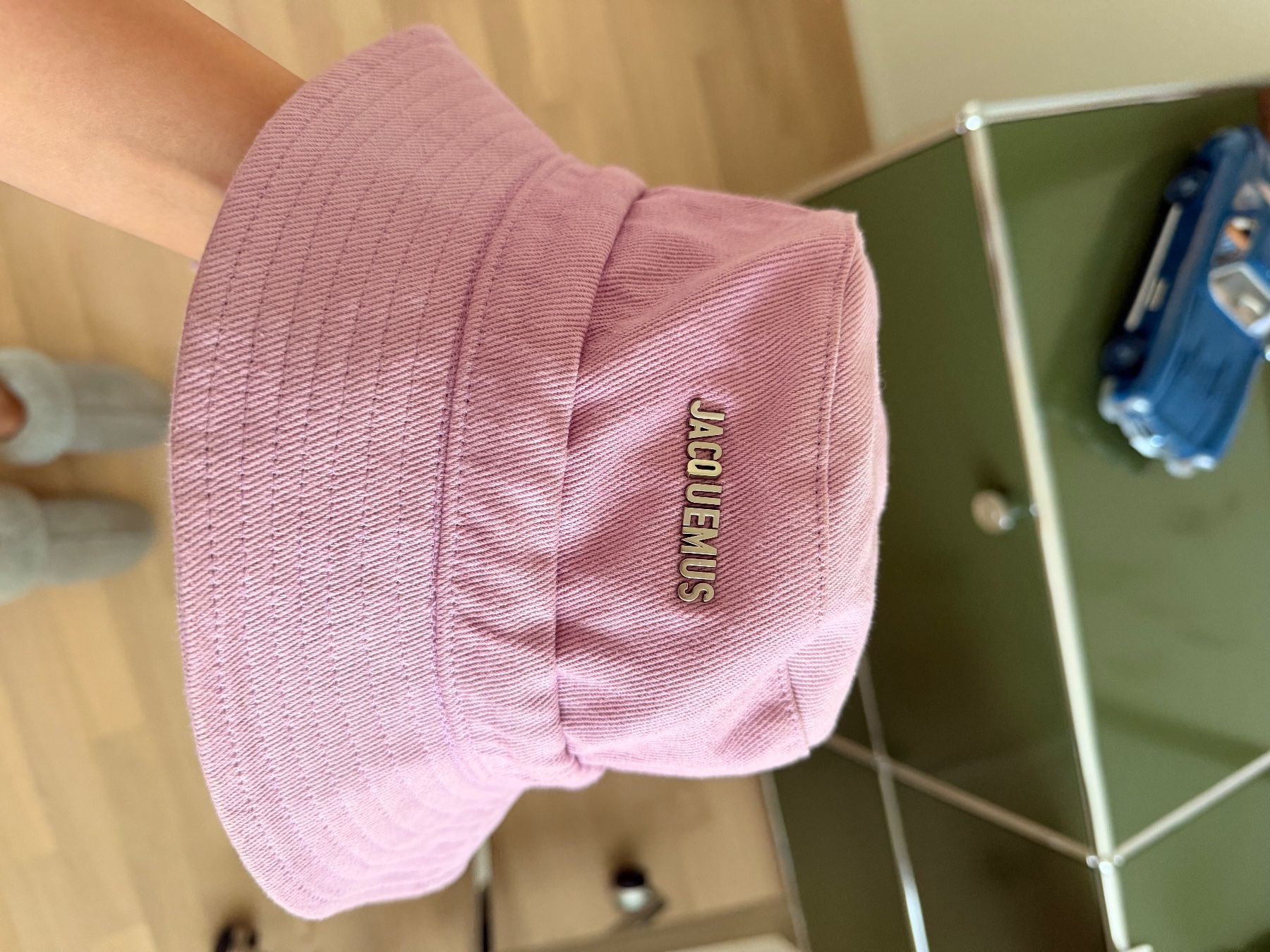 Jacquemus Chapeaux, bonnets & casquettes: Jacquemus Fischerhut Grösse 58 – D'occasion à Winkel par Stankocuk