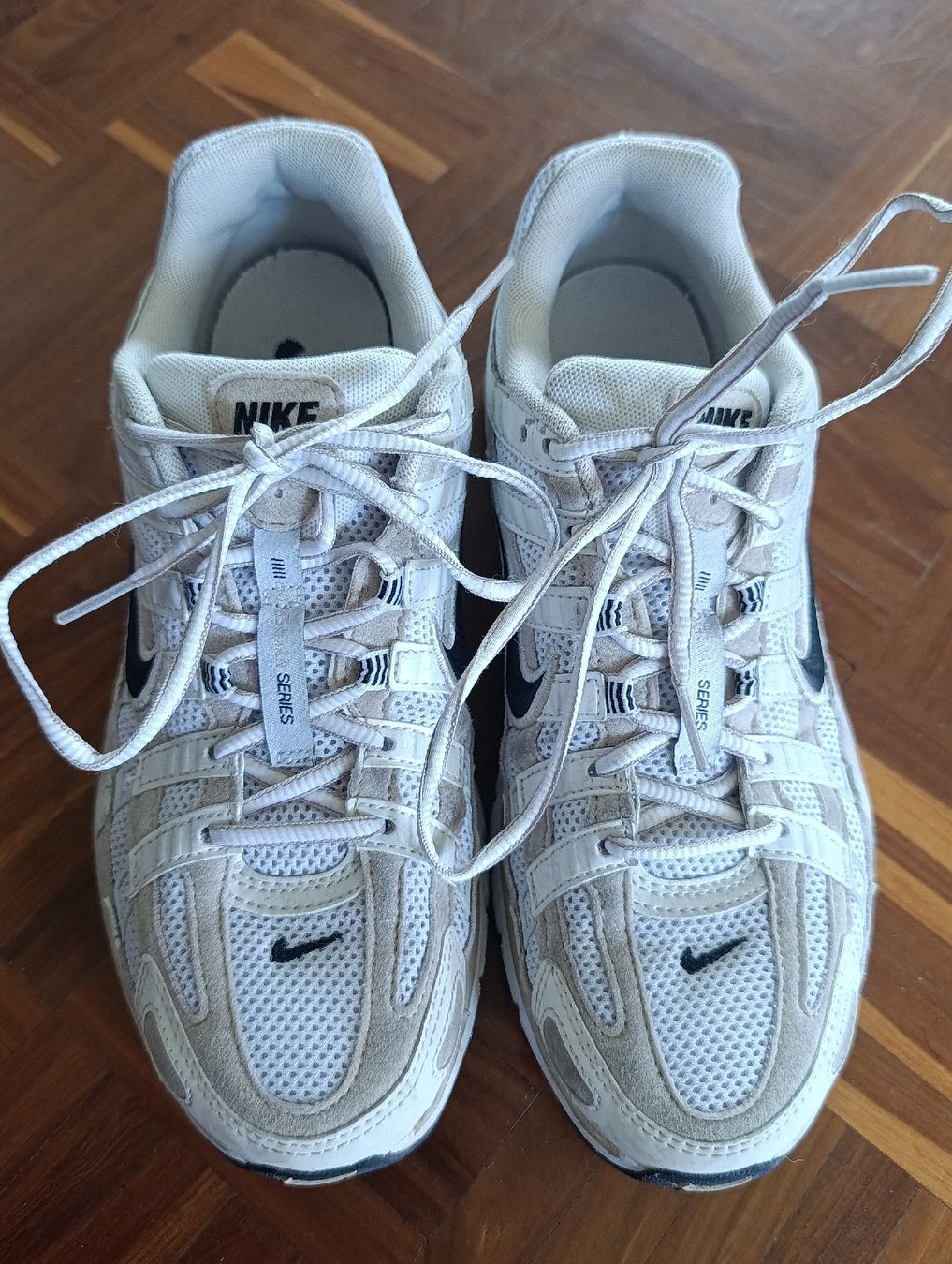 Nike Scarpe da uomo: Nike P-6000 weiss, beige Gr. 40.5 – Usato da Baar venduto da L.isa28 1