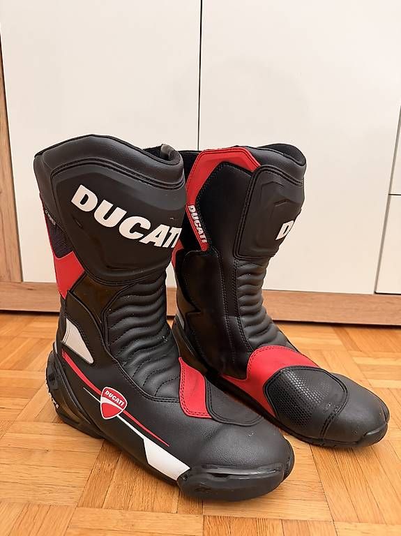 Scarpe da uomo: Ducati Alpinestars Motorradstiefel Gr. 45 – Usato da Kriens venduto da R98K