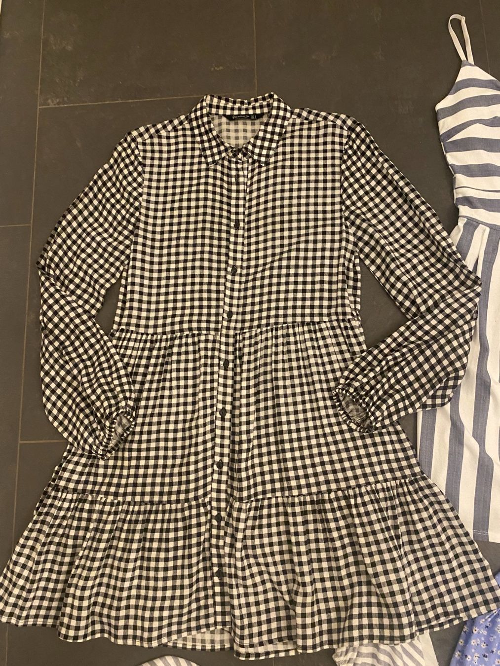 Kleiderpakete: 4 Stk. Kleider/Jumpsuit-Set Gr. S – Gebraucht aus Bonstetten von VCLS 4
