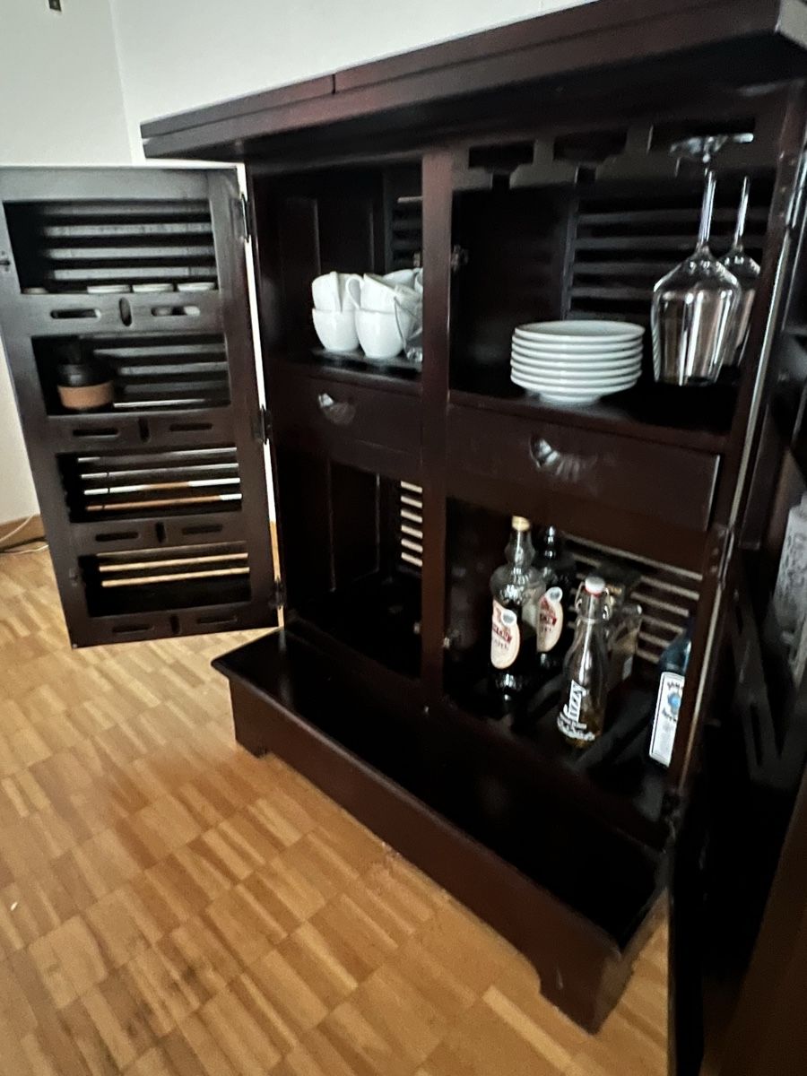 Maisons du monde Allestimento di negozi e stand fieristici: Barmöbel / Barschrank Massivholz – Usato da Unterengstringen venduto da cck_ 4