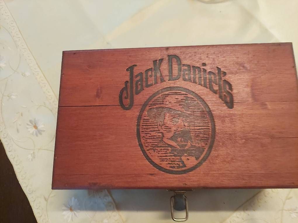 Bevande alcoliche: Jack Daniels Holzbox – Usato da Niederglatt venduto da Tatanka5