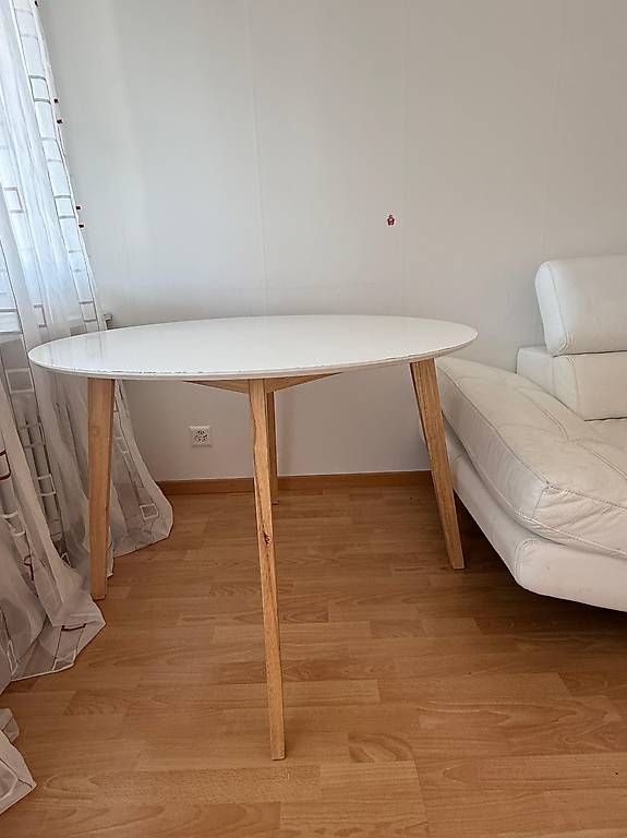 Tables: Gratis: Ecksofa, Tisch, Couchtisch – D'occasion à Willisau par ker_mzk5 1