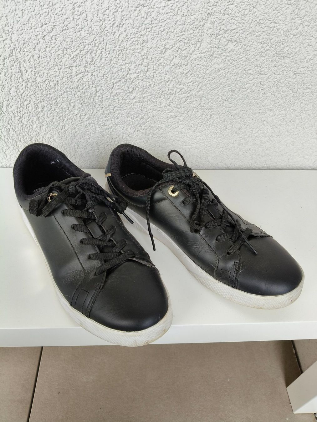 Tommy Hilfiger Chaussures hommes: Baskets noires Tommy Hilfiger 41 – D'occasion à Monthey par lesaffairesdecamille 1