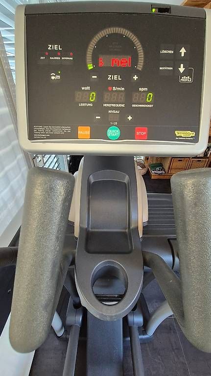 Hometrainer: TechnoGym Crosstrainer für das Ganzkörpertraining – Usato da Felsberg venduto da allcan 2