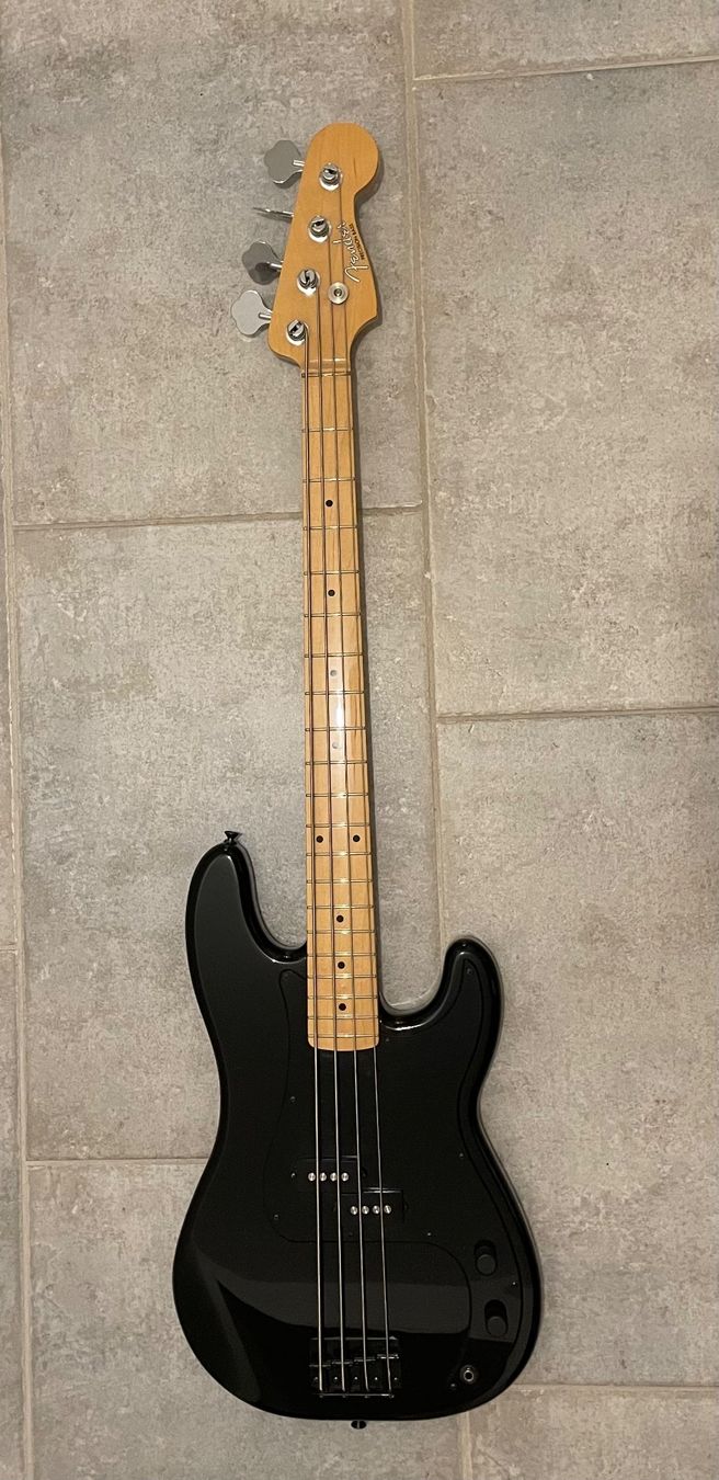 Fender Strumenti musicali: Fender Precision Bass Roger Waters – Usato da Zürich venduto da ani_p75v 1