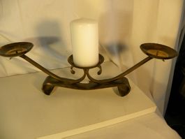 Schöngeformter 3-flammiger Kerzenständer aus Messing