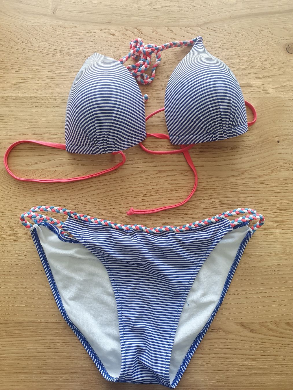 Badekleider & Bikinis: Bikini gestreift 👙☀️ – Gebraucht aus Moosseedorf von Sonnenschein..