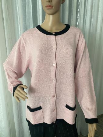 Extravagantes seltene Strickjacke in rosa/nero, Gr. 44