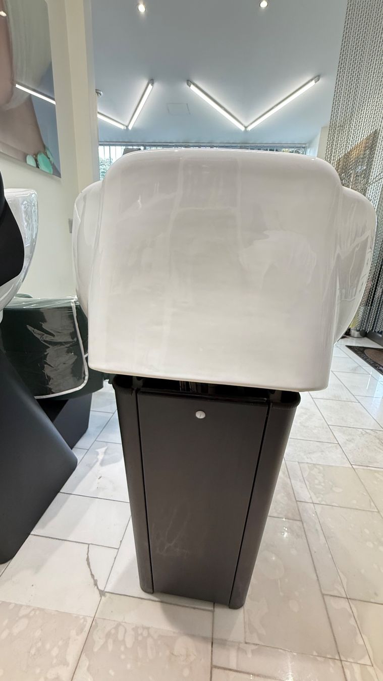 Lettini & sedie per cosmetici: Coiffeur waschen Platz – Usato da Zumikon venduto da cbn_zl8h 2