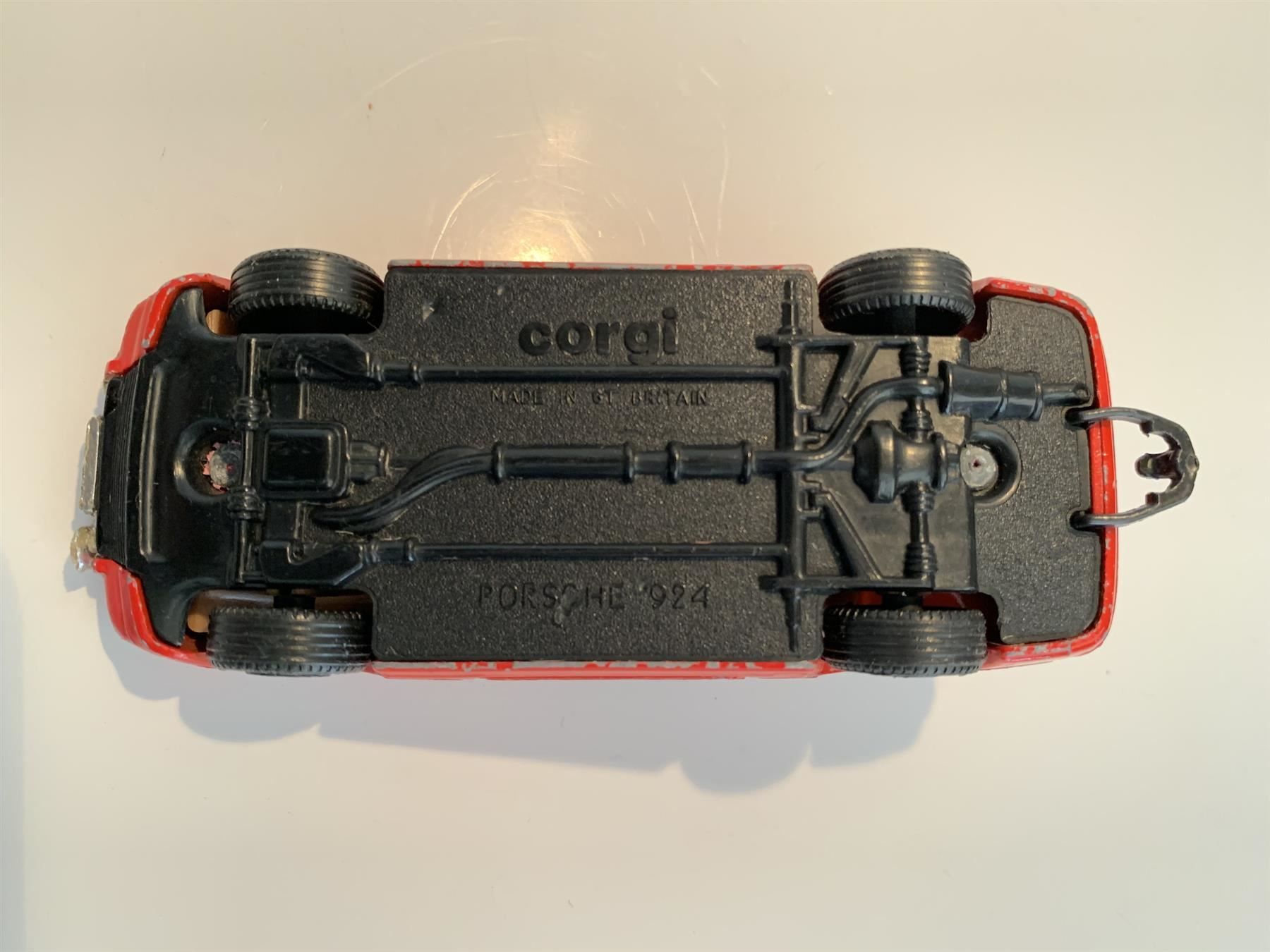 Porsche Modellautos: Porsche 924 1:36 Corgi GB rot – Gebraucht aus Stäfa von thebrand 6