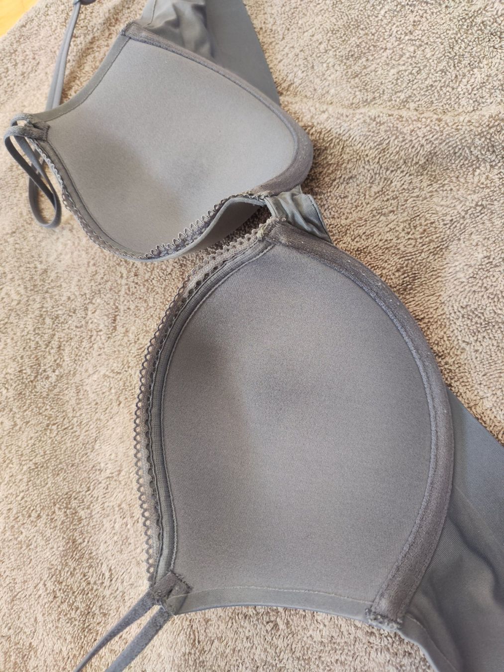 Altra biancheria intima: Calvin Klein bra 75B – Usato da Sursee venduto da Re.joy 4