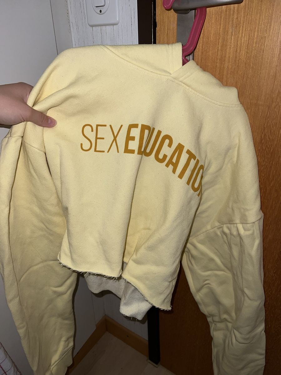 Pull&Bear Maglioni & Felpe: Sex Education Pull&Bear Hoodie – Usato da Wolhusen venduto da Mooninx