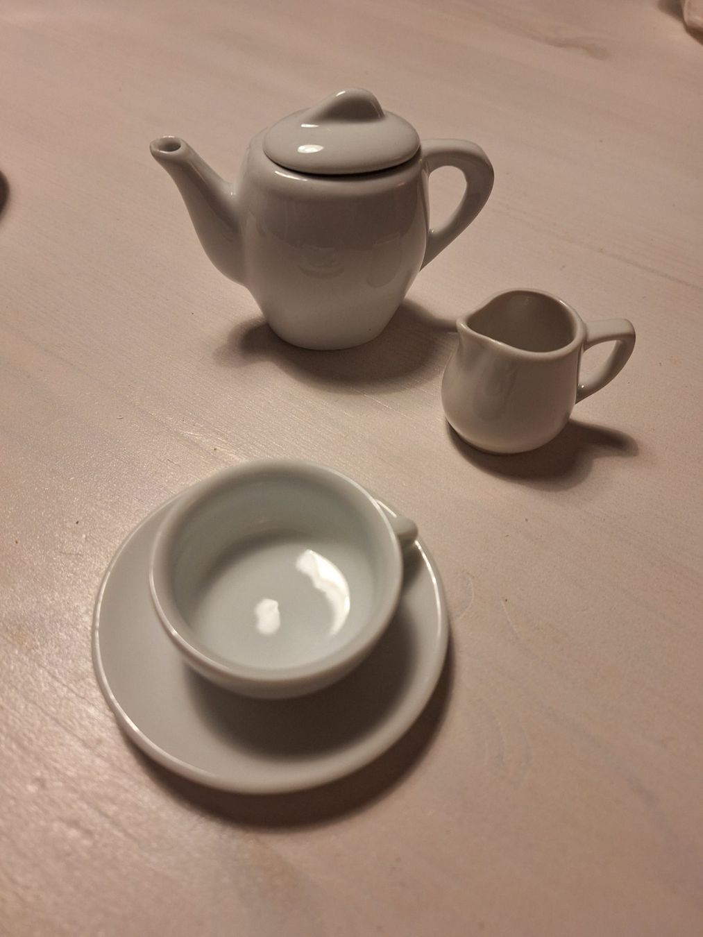 Set di piatti: Puppengeschirrset aus Keramik – Usato da Thun venduto da cai_cai 1