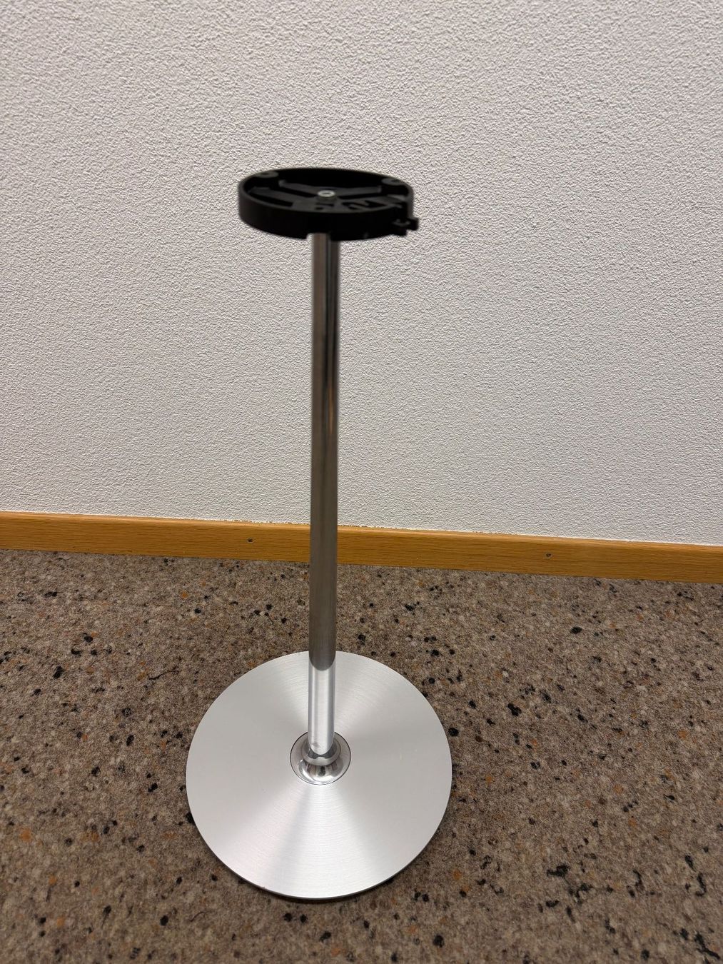 Sonstige Dekorationen & Accessoires: Bang&Olufsen Beosound 4 Bodenstandfuss – Gebraucht aus Gümligen von Brocki-Reimal-Stift 1