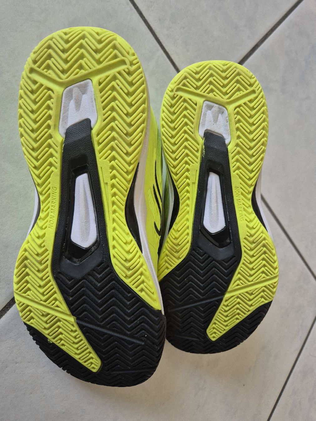 Decathlon Chaussures garçon: Hallenschuhe Artengo, Gr. 36 – D'occasion à Belp par nibeas 4