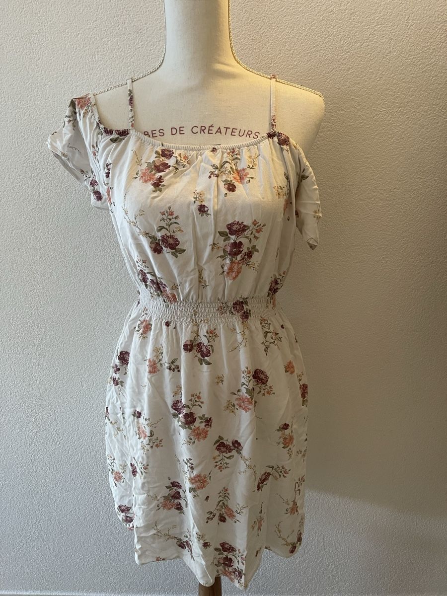 C&A Kleider: Robe à fleurs taille 38 – Gebraucht aus St-Pierre-Clages von Largomuch