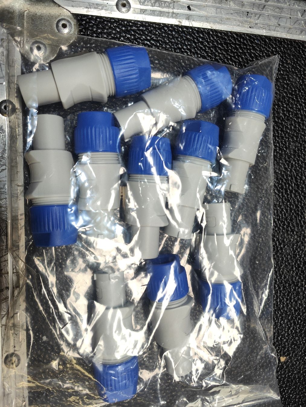 Alimentazione elettrica: 10 Stk Povercon Stecker – Nuovo e nell'imballaggio originale da Aesch LU venduto da Cubic