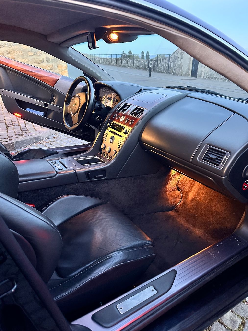 Aston Martin Automobili: Aston Martin DB9 Coupé – Usato da Genève venduto da SovereignWatch 9