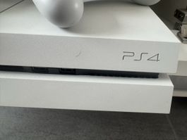PlayStation PS4 mit 2 Controllern und 5 Spielen