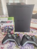 Xbox 360 120Go avec 2 manettes et jeu MotoGP 13