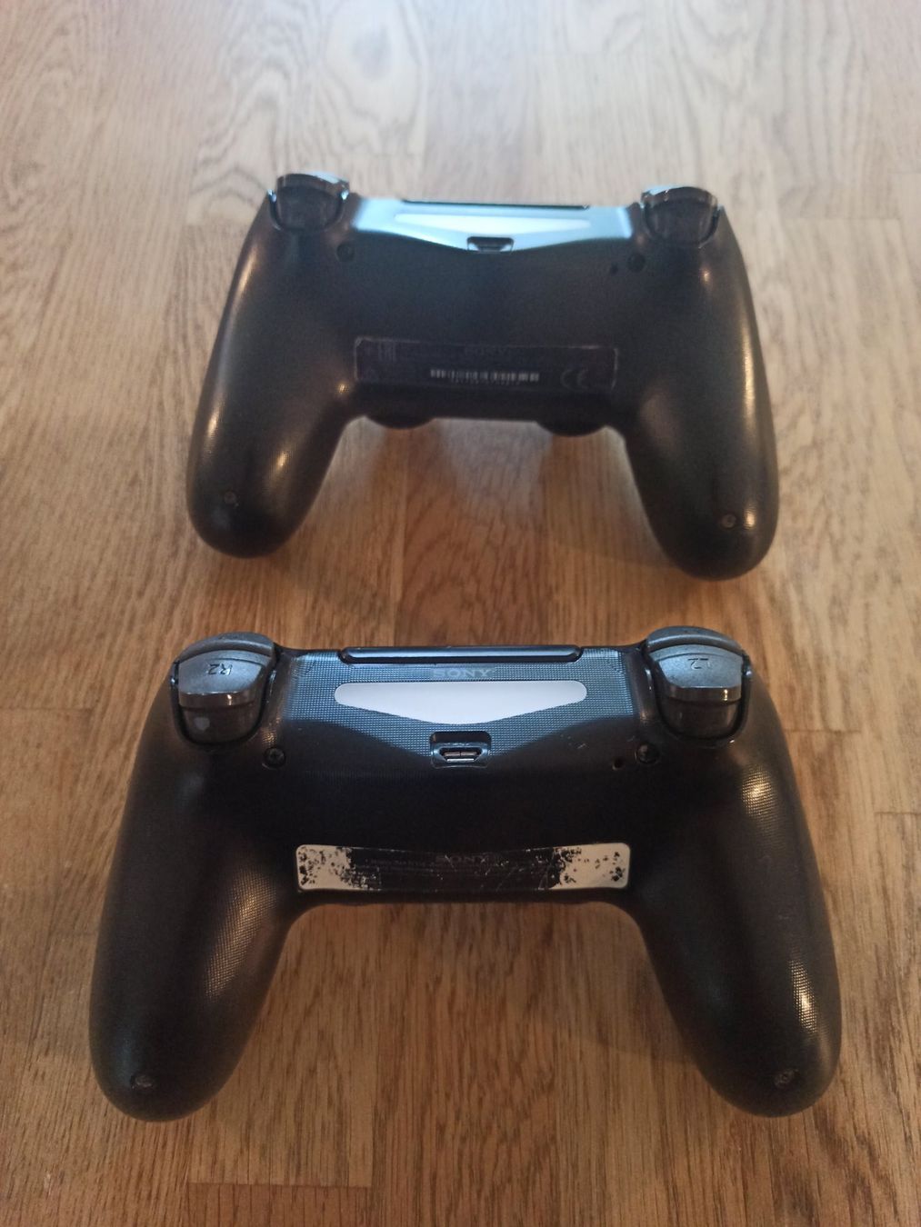 Manettes: 2 x Original Controller Sony PS4 Wireless DualShock 4 V2 – D'occasion à Oberweningen par mar_87mx 8