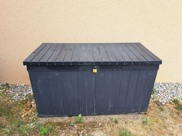 Keter Truhe mit Schloss für Gartensachen/Spielzeug
