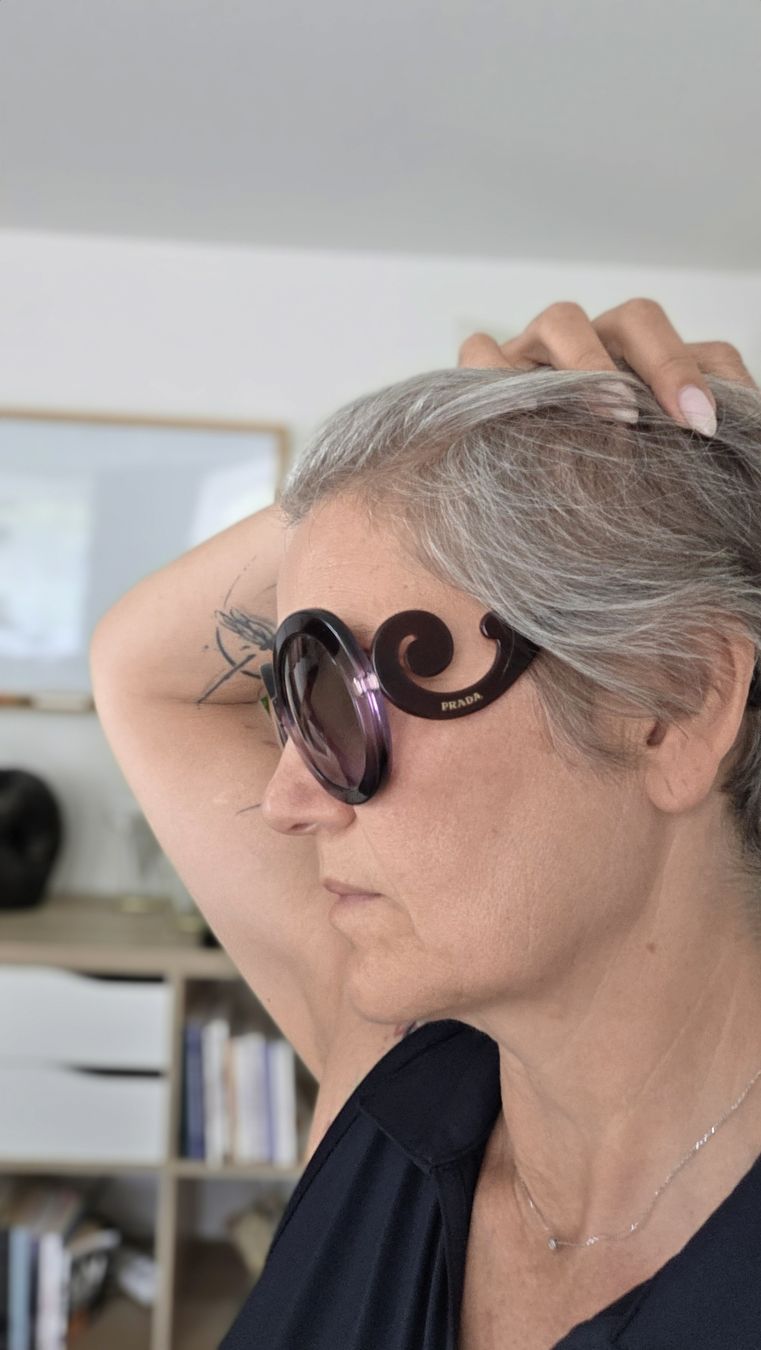 Prada Occhiali & Lenti: Iconique paire de lunettes PRADA – Usato da Cheyres venduto da Karine-Schweiz 5