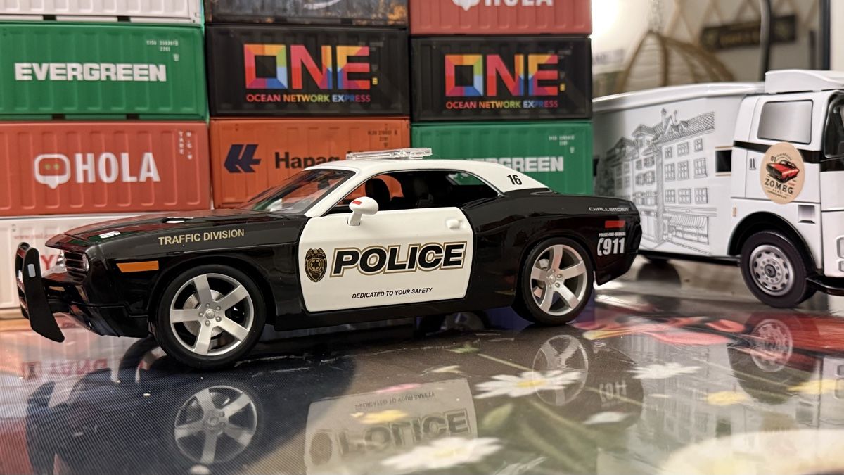 Dodge Voitures modèles: Polizeiauto Dodge Challenger  1:18 – Neuf (Voir description) à Basel par Zomeg 3