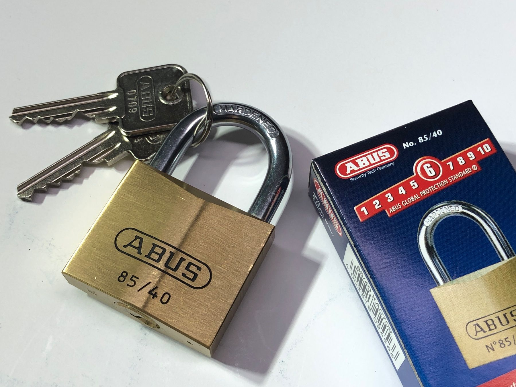 Abus Schlösser: ABUS Messingschloss 85/40 mit 2 Schlüsseln NEU – Neu und originalverpackt aus Bergdietikon von Garak 2