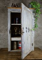 Vorratsschrank, Barschrank "79" mit Emailschild Ameiseneier