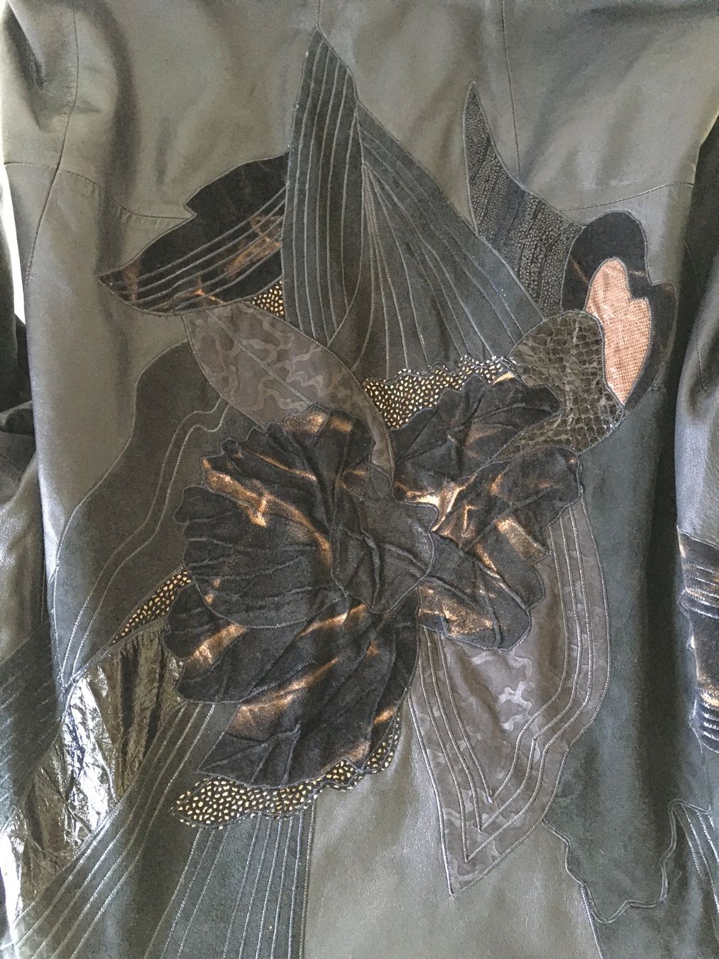 Jacken: Damen-Lederjacke mit Applikation Grösse 44/46 – Gebraucht aus Rheinfelden von Nerocorleone110 7