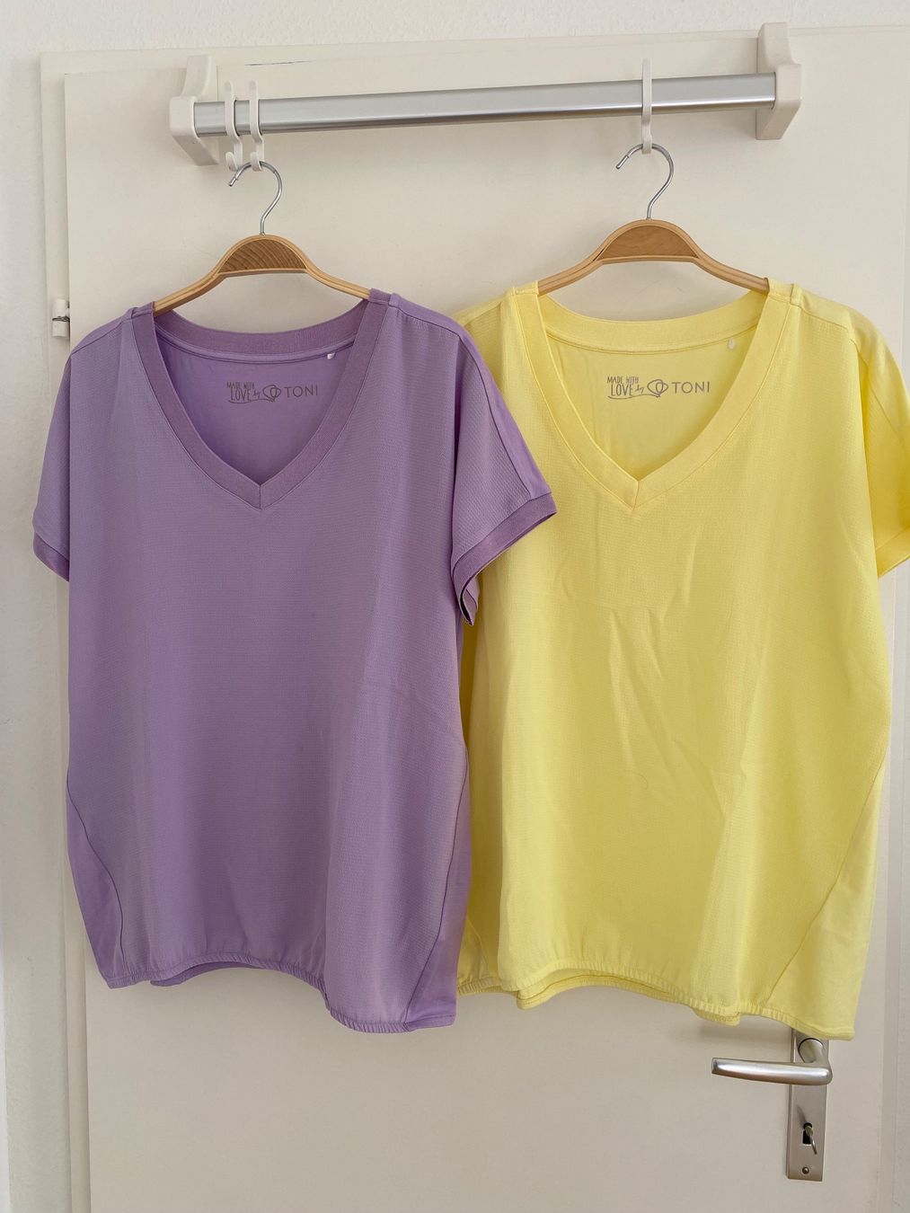 T-shirt: zwei T-Shirts Gr. 40 – Usato da Rapperswil SG venduto da Hubeli